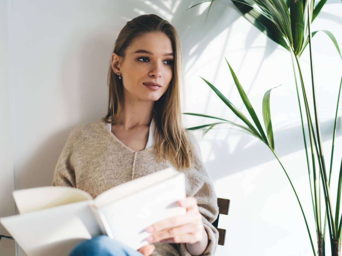 Kobieta z książką