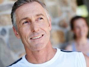 Zamyślony mężczyzna