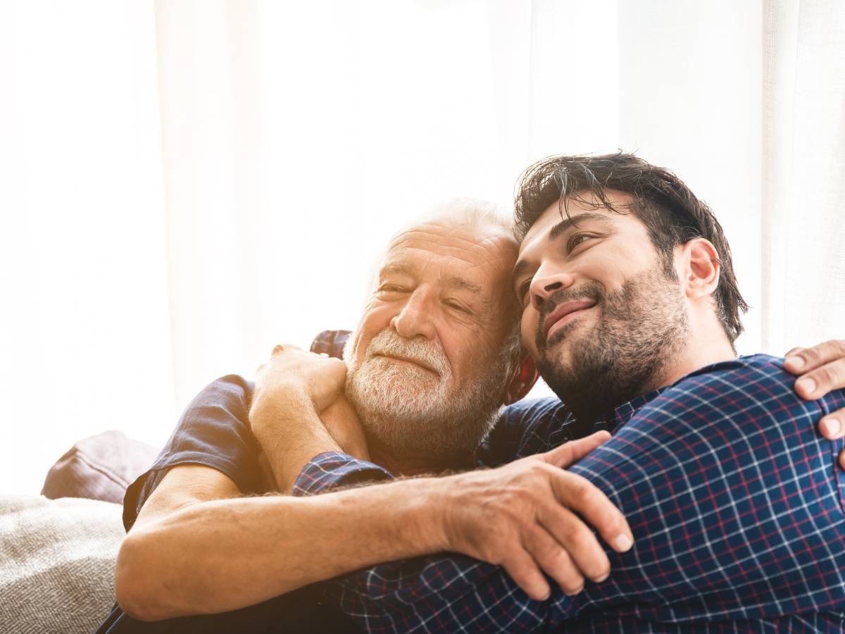 Ojciec i syn w uścisku