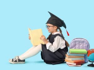 Dziewczynka w galowym stroju szkolnym